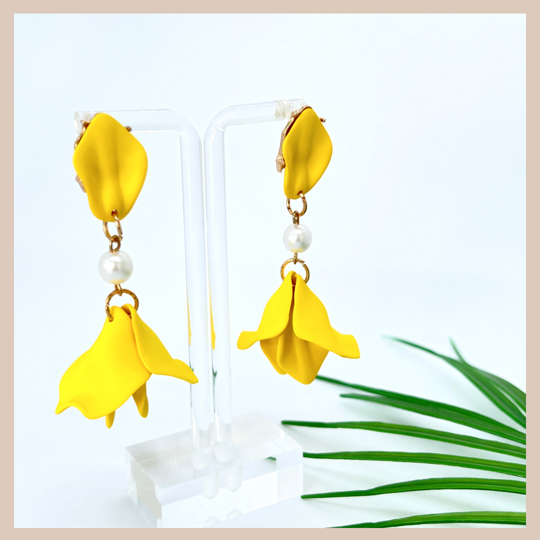 Acrylic Petal & Pearl Short Drops - Yellow