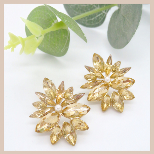 Flower Small Earrings - Champagne & Pearl